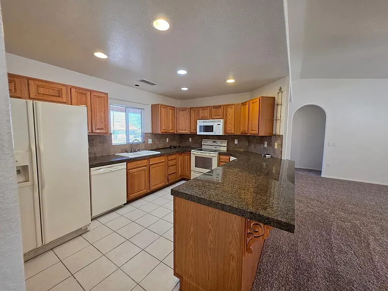 627 S Azure Dr — Photo 5