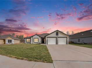 12 Howard Cir, Trimble, MO 64492