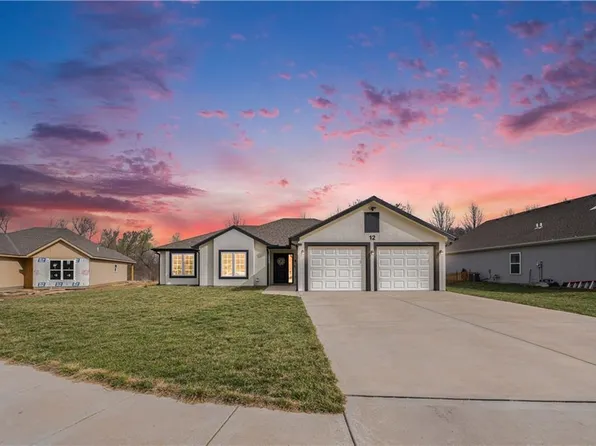 12 Howard Cir, Trimble, MO 64492