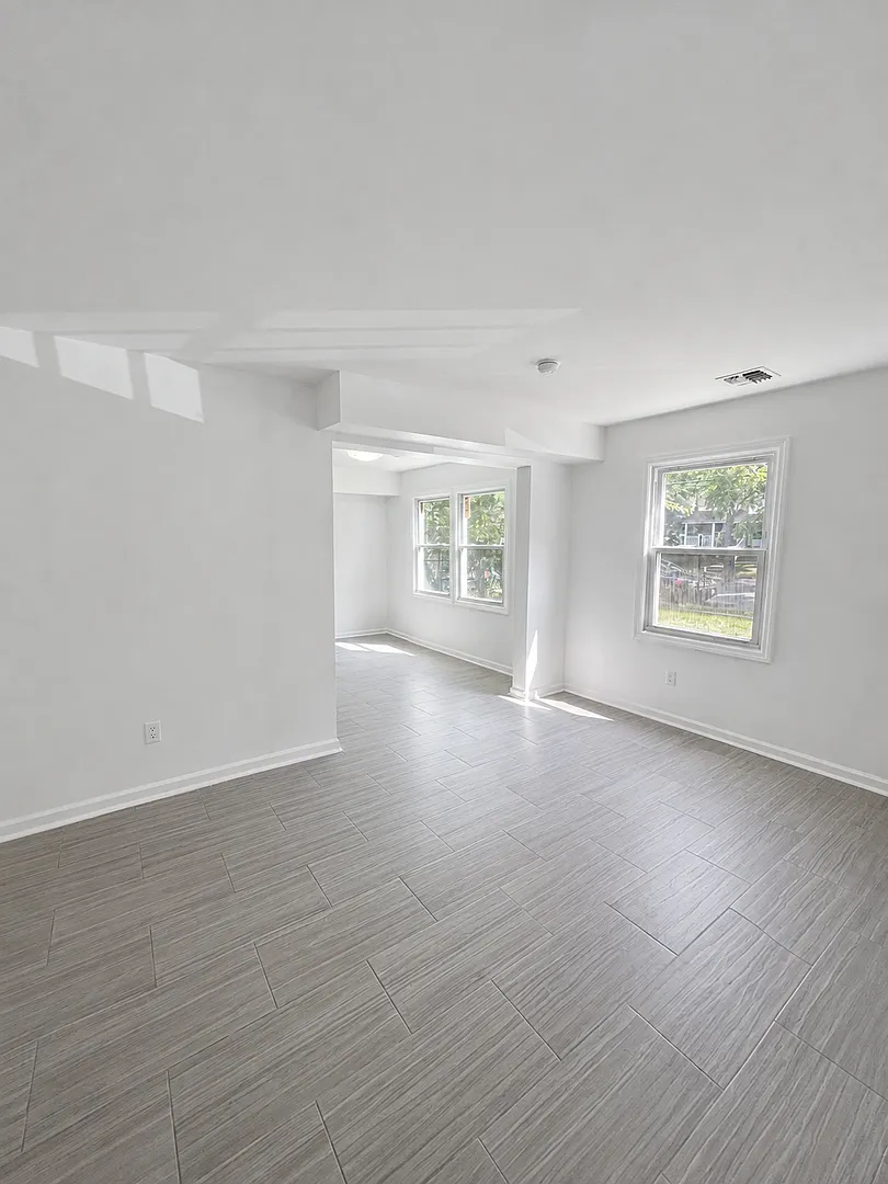 1139 Sewall Ave. — Photo 4