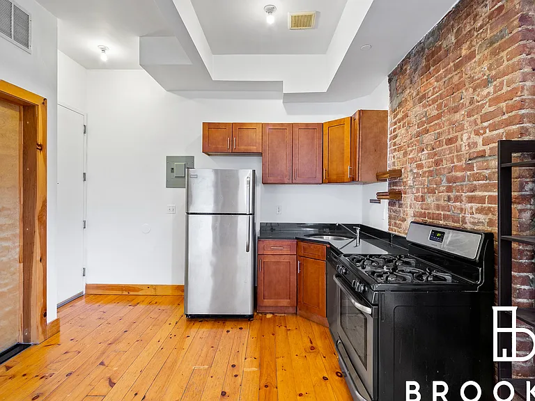 600 Saint Marks Ave #4L — Photo 12
