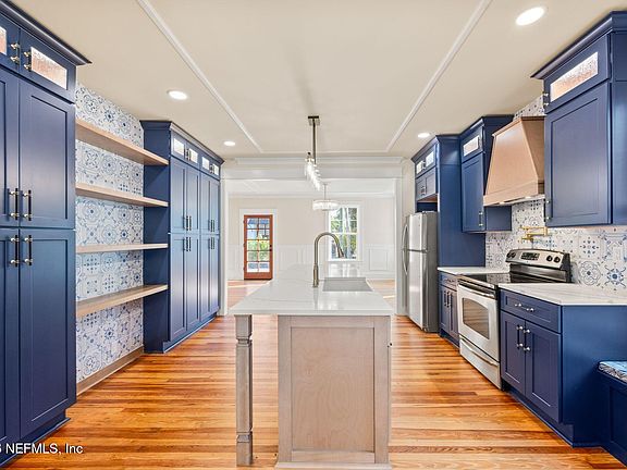 4th image of 142 WASHINGTON Street
