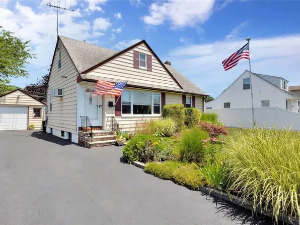 1110 Woodcliff Drive, Franklin Square, NY 11010