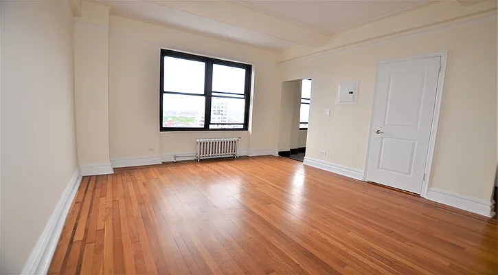 Rented by Manhattan Realty Group | media 15