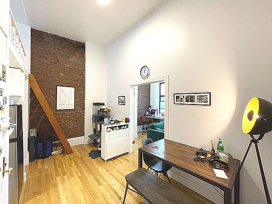 5th image of 124 W 73rd St #8