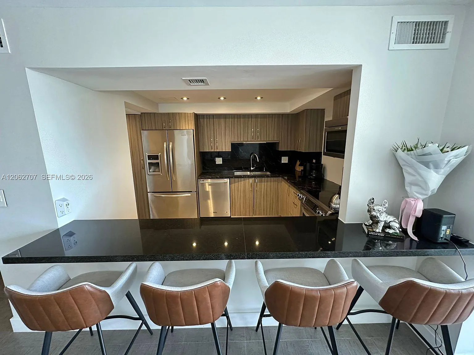 Desoto Park Condo — Photo 2