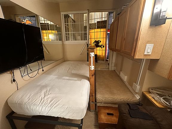 5th image of 650 S Main St #1