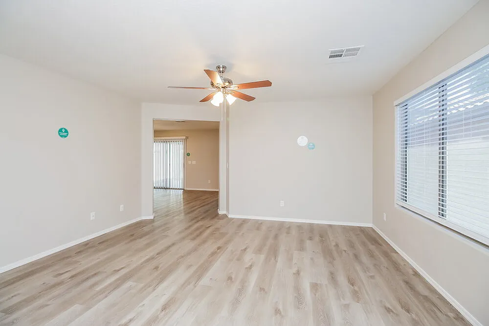 3 bed, 2.0 bath, 1400 sqft, $2,100 — Photo 4