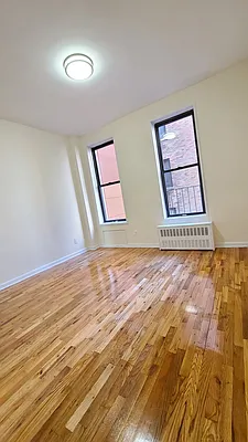 Rented by United Realty Equities | media 7