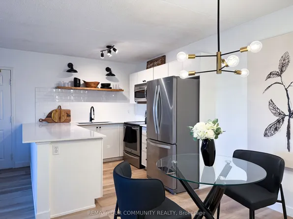 1800 Walkers Line #210, Burlington, ON L7M 4V2