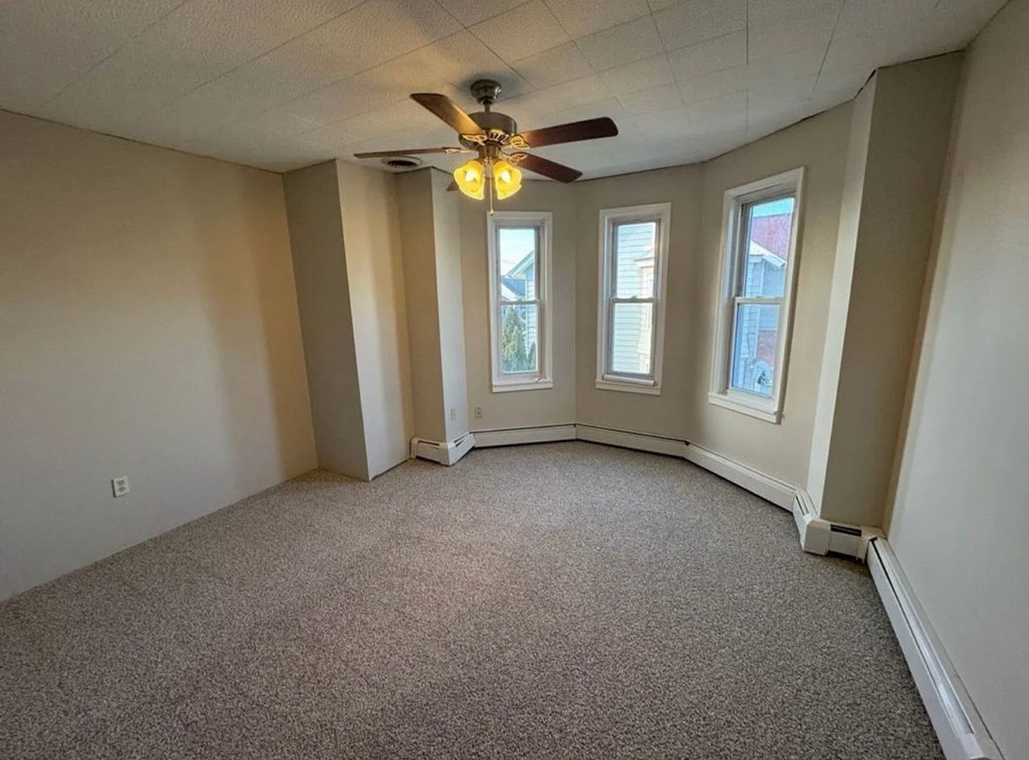 Wonderful split 3 bedroom Northampton — Photo 2