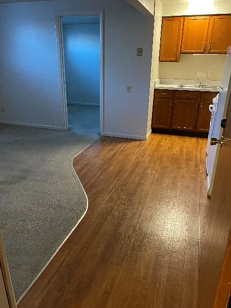 Eastown Villa Apartments — Photo 4