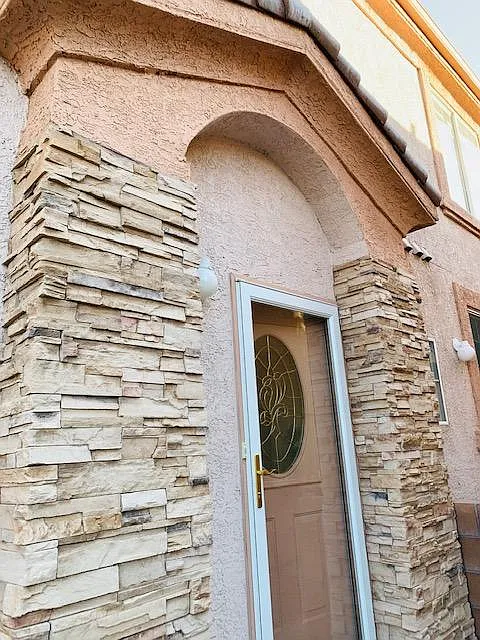 2 bed, 1033 sqft, $1,895 — Photo 2