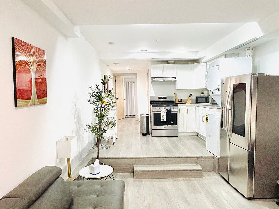 1st image of 14954 Sherman Way #102