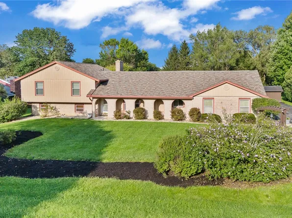 2425 Greenlawn Dr, Troy, OH 45373