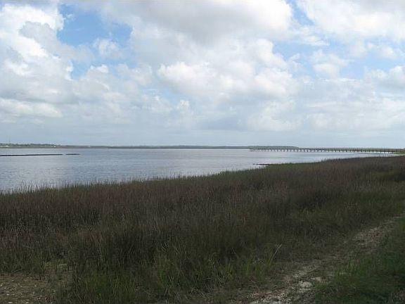 Bluff Setting