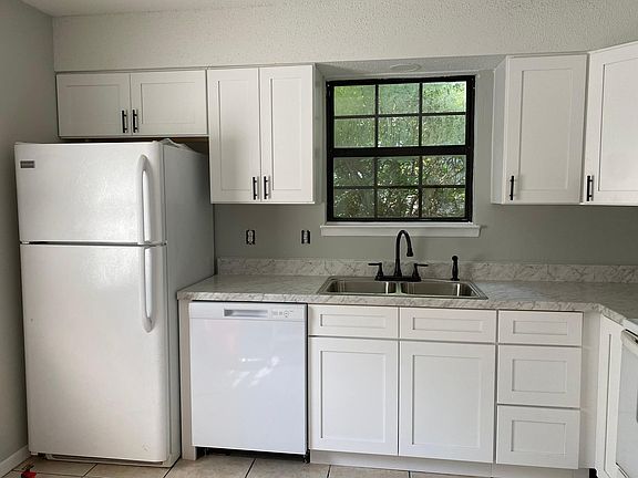 Brand new fully updated kitchen!