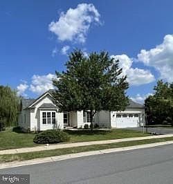 1st image of 49 Laura Ln