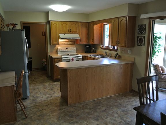 3rd image of 105 Chesterfield Dr