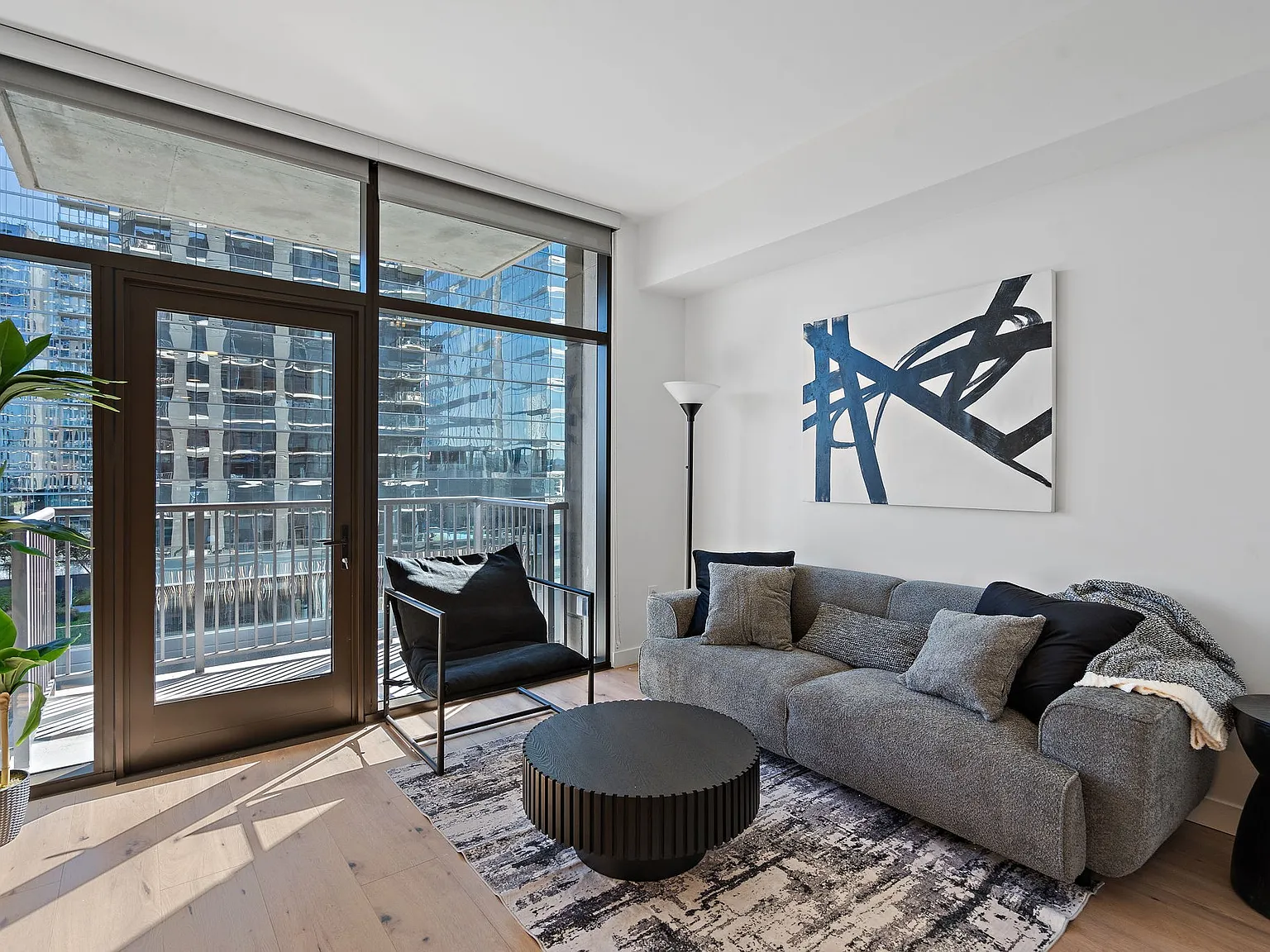 1 bed, 562 sqft, $3,450 — Photo 2