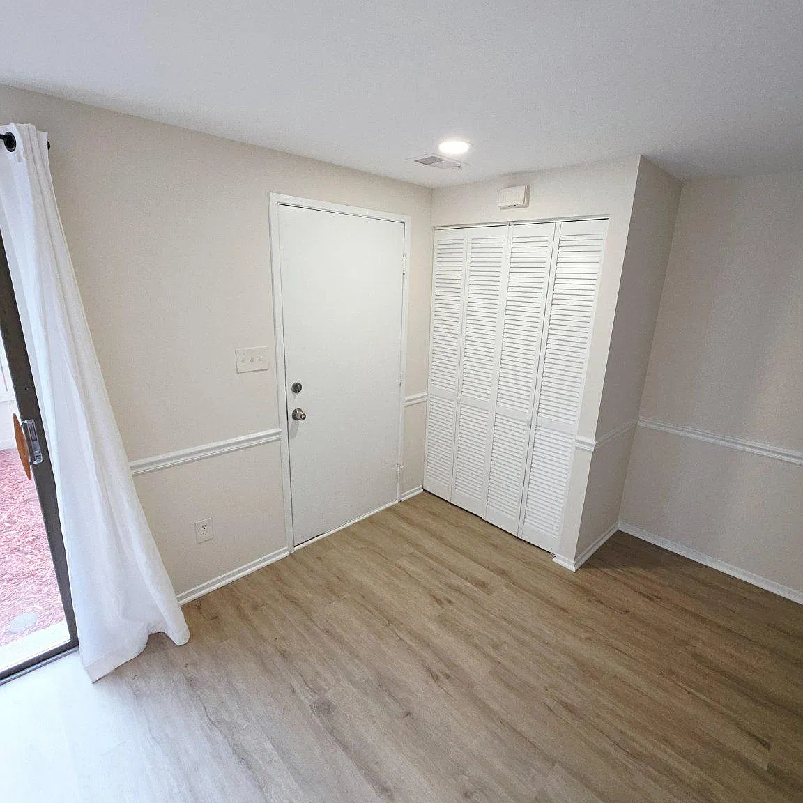 3 bed, 2.5 bath, 1083 sqft, $2,261 — Photo 4