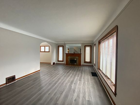 5th image of 19301 S Lake Shore Blvd