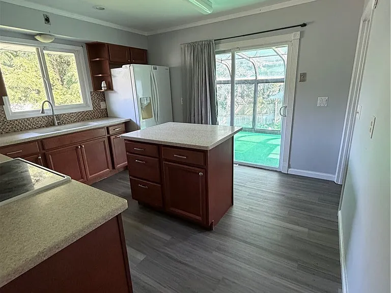 107 Hadley Dr — Photo 6