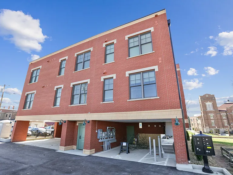 32 W College Ave #202 — Photo 4