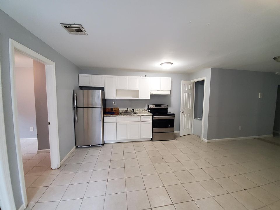 1st image of 15 S Munn Ave Floor 1