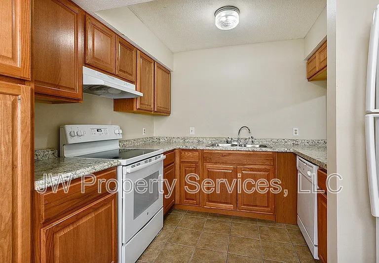 309 Lilac St — Photo 5