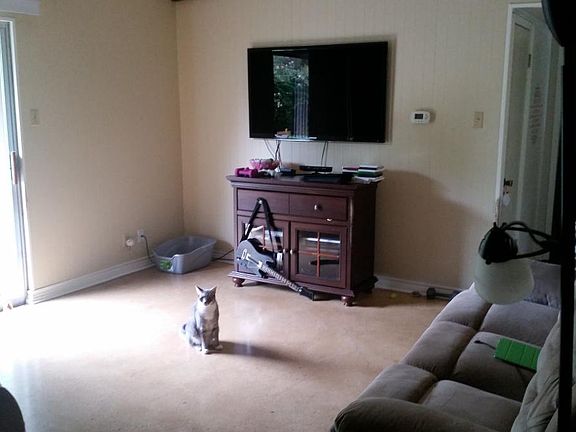 3rd image of 838 Crestview Dr