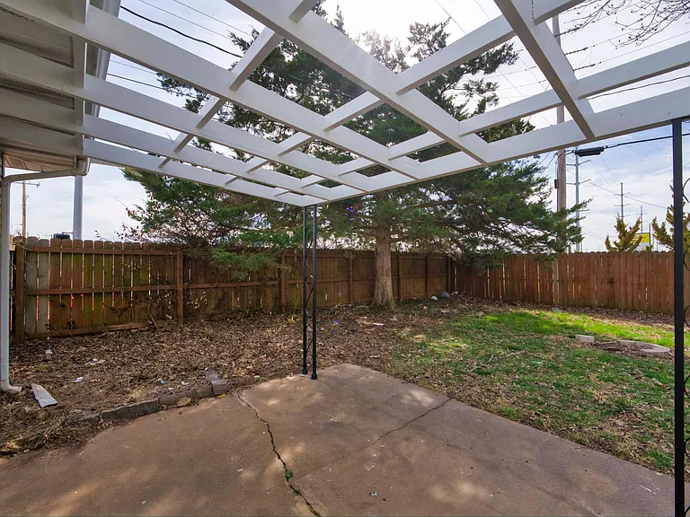 1356 E Rosebrier St — Photo 31