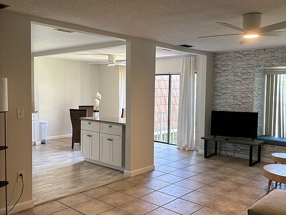 4th image of 430 Meadowlark Ln Unit B