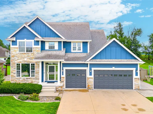 8340 Parkside Cir, West Des Moines, IA 50266