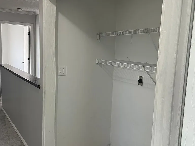 2134 Oakcrest Cir — Photo 13