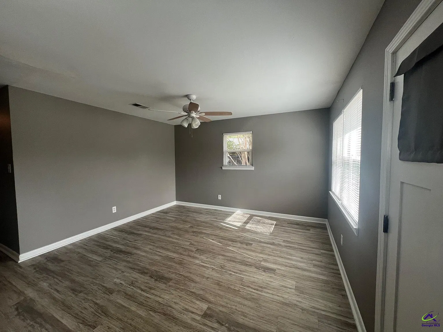 3 bed, 1.5 bath, 1056 sqft, $1,300 — Photo 4