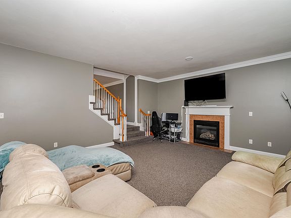 4th image of 16 Pond Road