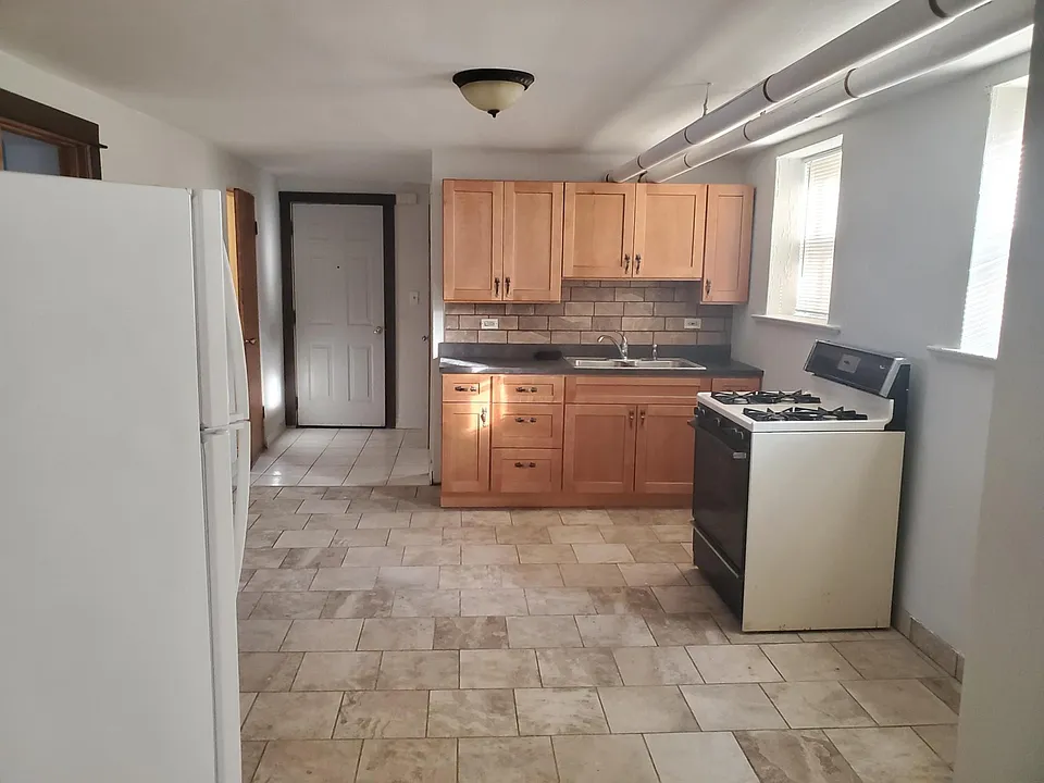 1941 N Central Park Ave #BASEMENT