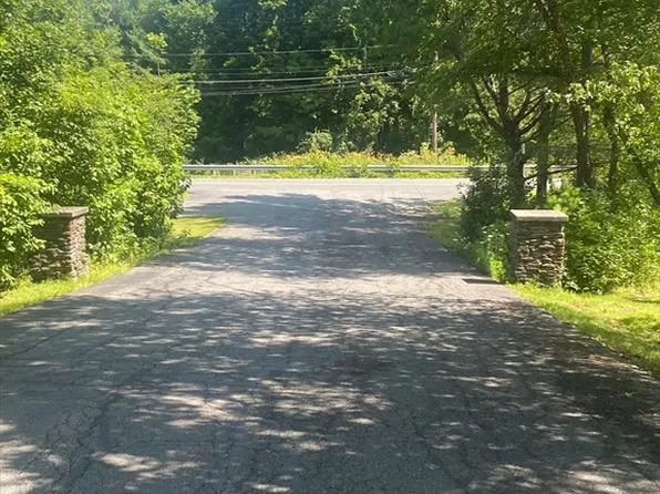 5 E Mountain Rd, Great Barrington, MA 01230