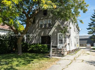 423 N 10th St, Manitowoc, WI 54220