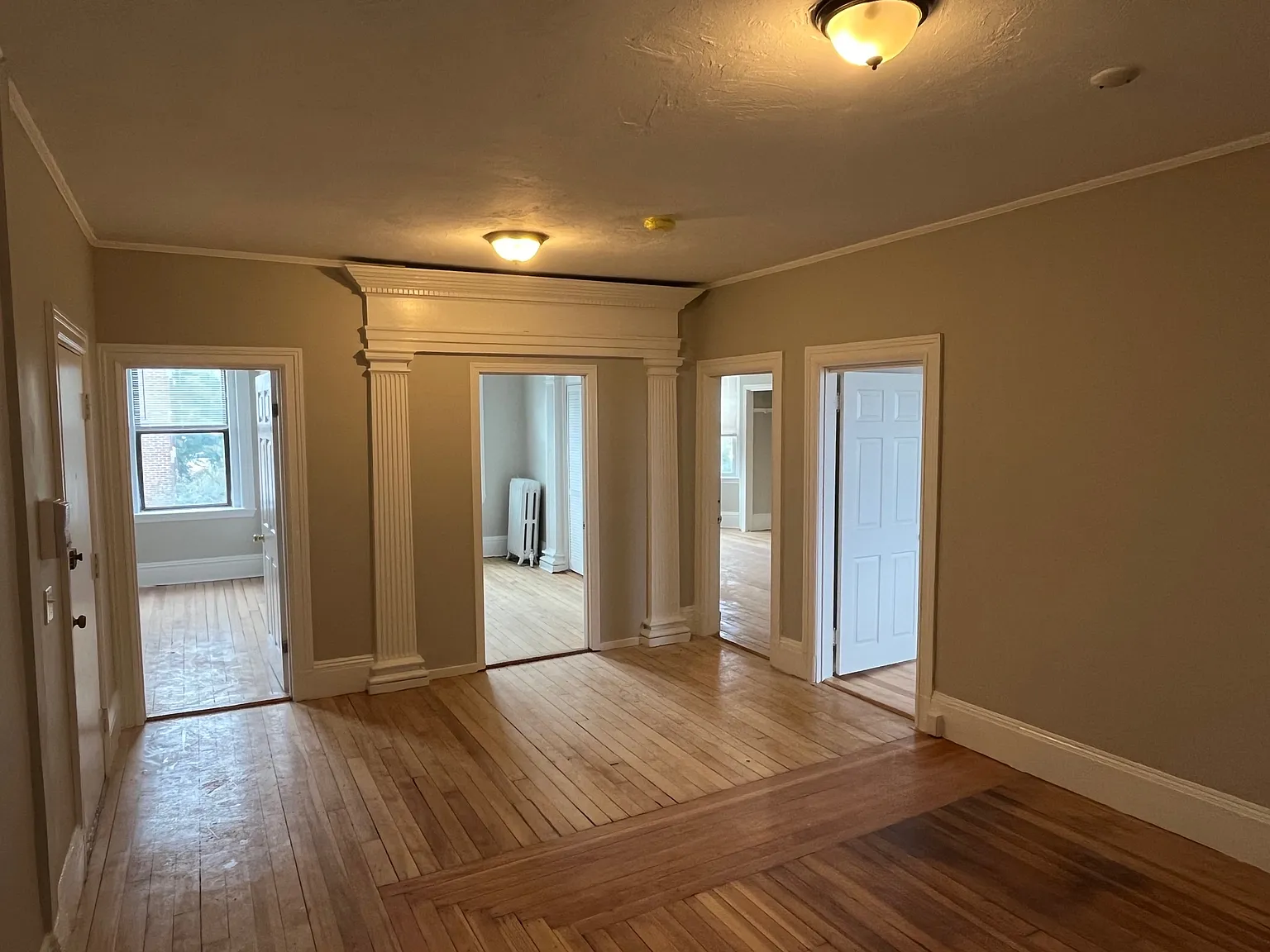 5 bed, $4,200 — Photo 1