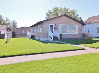 1203 6th St SW, Minot, ND 58701