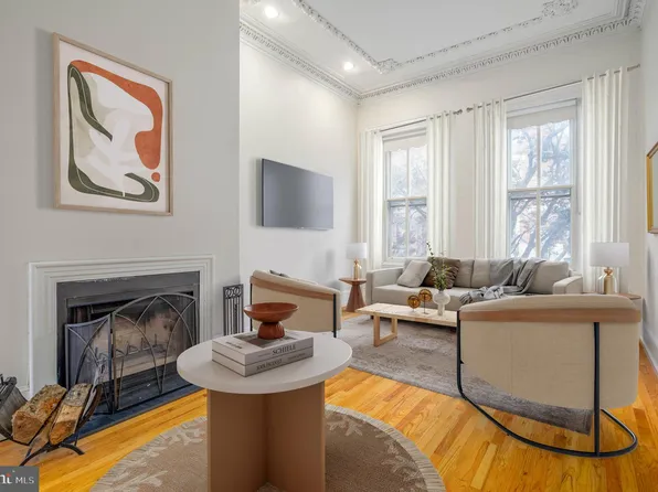 1529 Green St APT A, Philadelphia, PA 19130