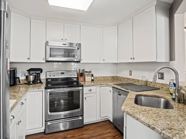 1 Riverview Blvd APT 8-207, Methuen, MA 01844