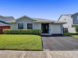 9920 SW 11th St, Pembroke Pines, FL 33025