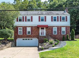 1090 Surrey Woods Rd, Bethel Park, PA 15102