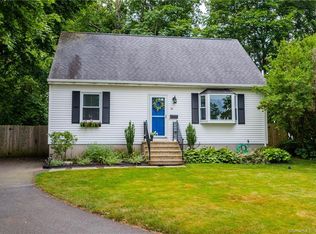 36 Willow Ln, New London, CT 06320
