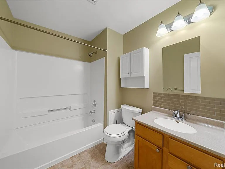 47408 Pembroke Dr — Photo 28