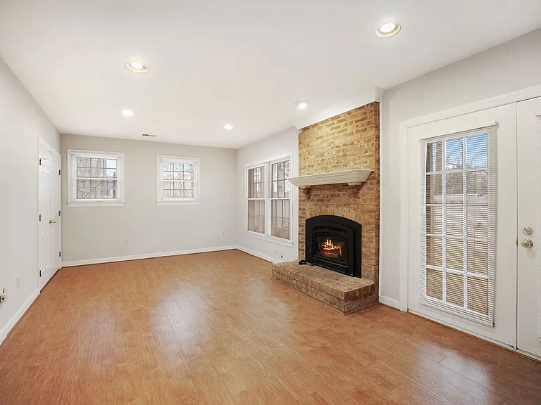 2171 Wolftrap Ct — Photo 21