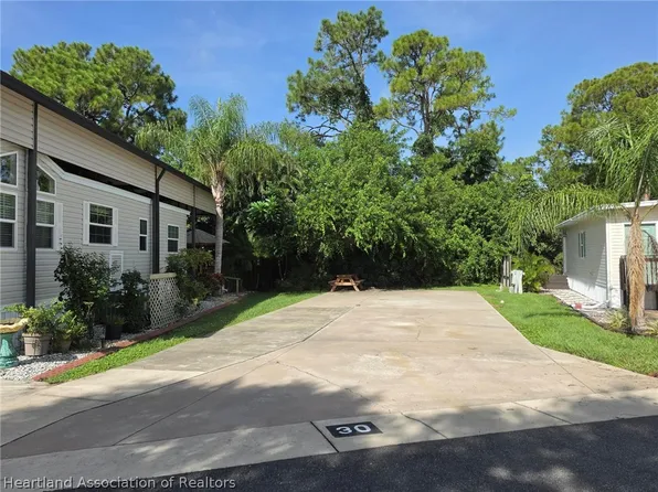 30 Beachfront Ln, Lake Placid, FL 33852